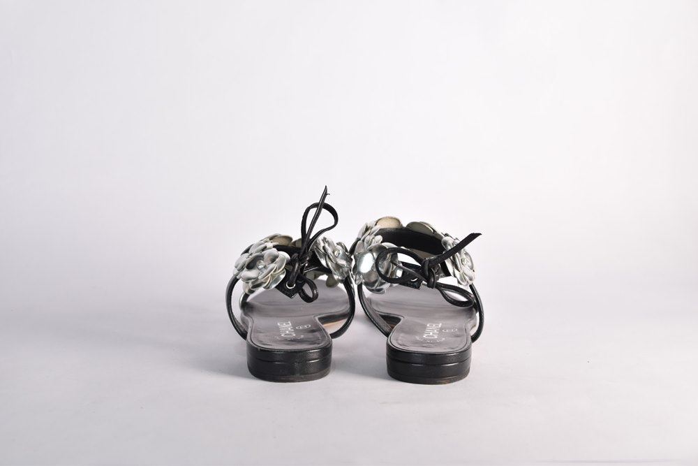 Chanel Flat Silver Sandals Chanel | Silver 2000000040448 | Ayuchka