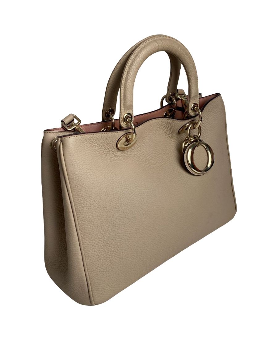 תיק עור כריסטיאן דיור Diorissimo קטן  מס' סידורי 19MA0162